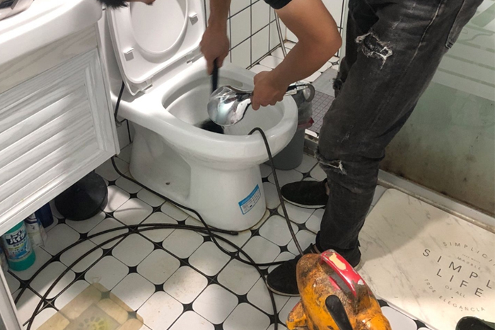 古镇镇马桶堵塞自己疏通还是找师傅？专业上门服务让你省时更省心